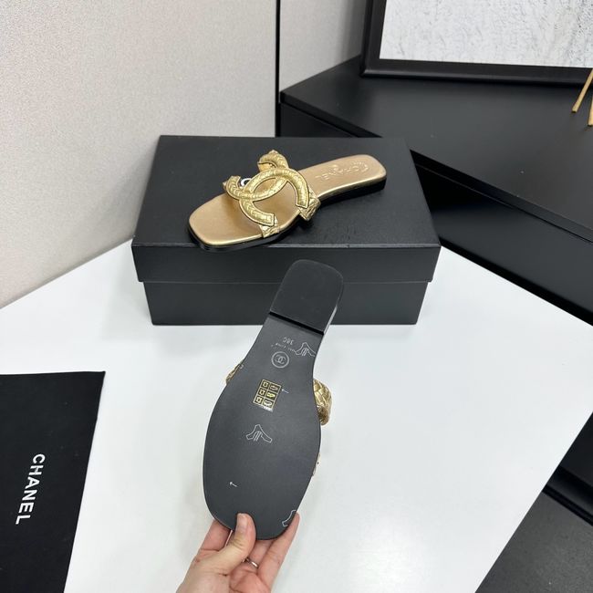 Chanel Slide 69010-6