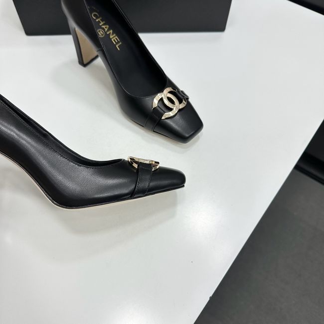 Chanel High heels 69023-4