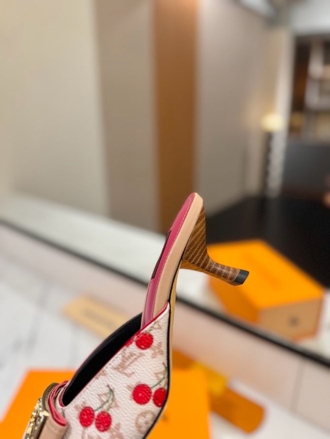 Louis Vuitton Womens slide sandal 69038-5