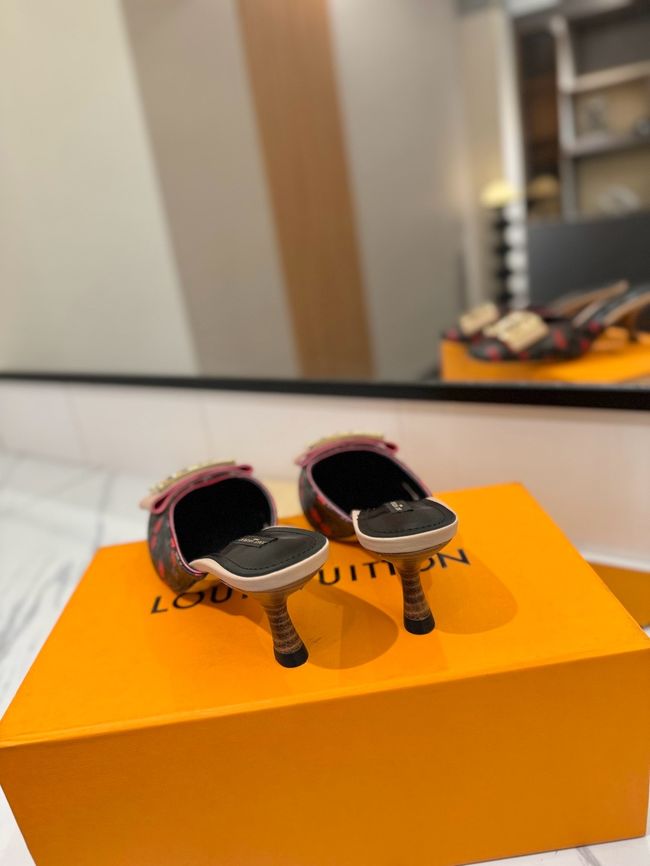 Louis Vuitton Womens slide sandal 69038-6