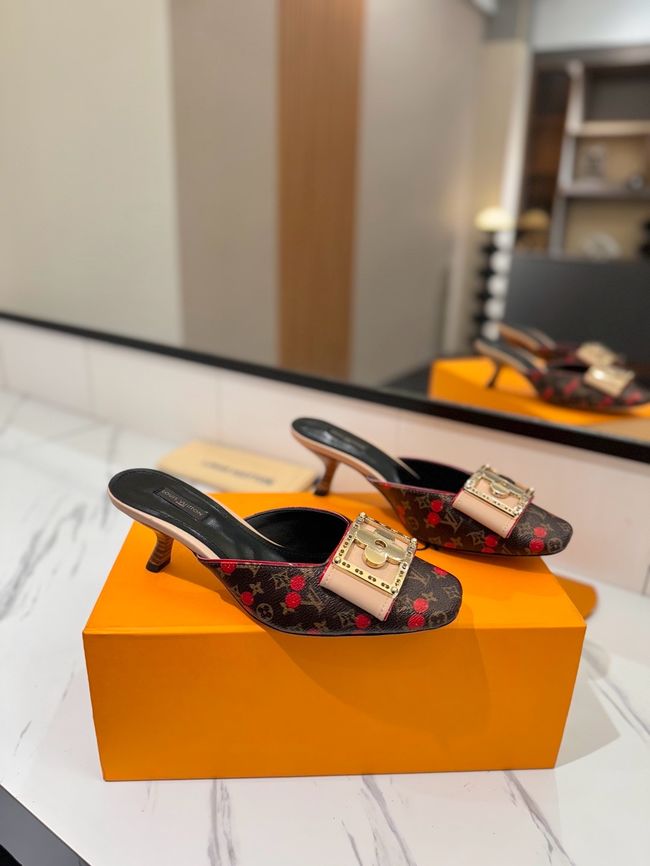 Louis Vuitton Womens slide sandal 69038-8