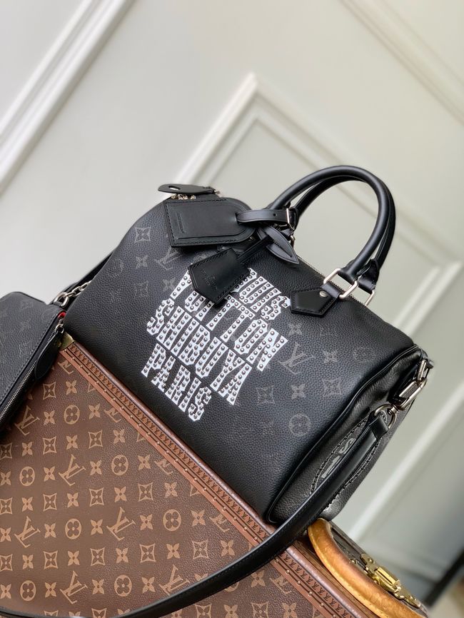 Louis Vuitton RUNWAY Speedy P9 Bandouliere M26180 black