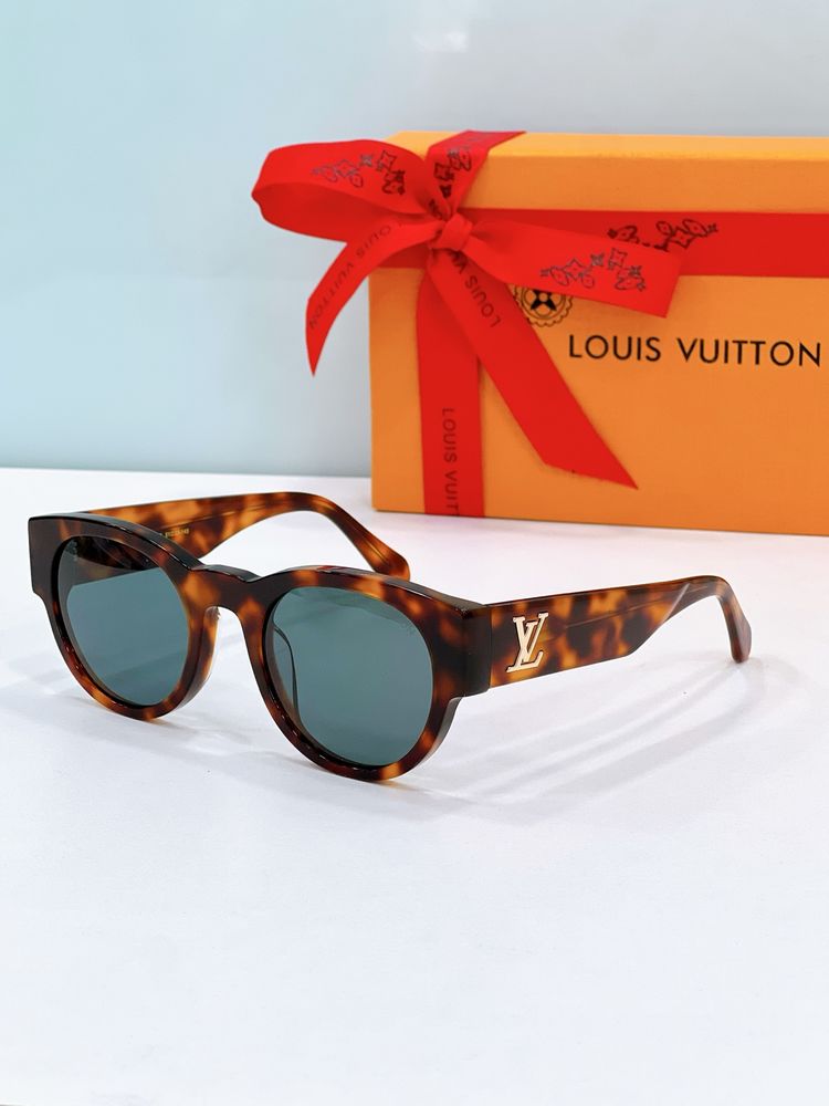 Louis Vuitton Sunglasses LVS00018-4