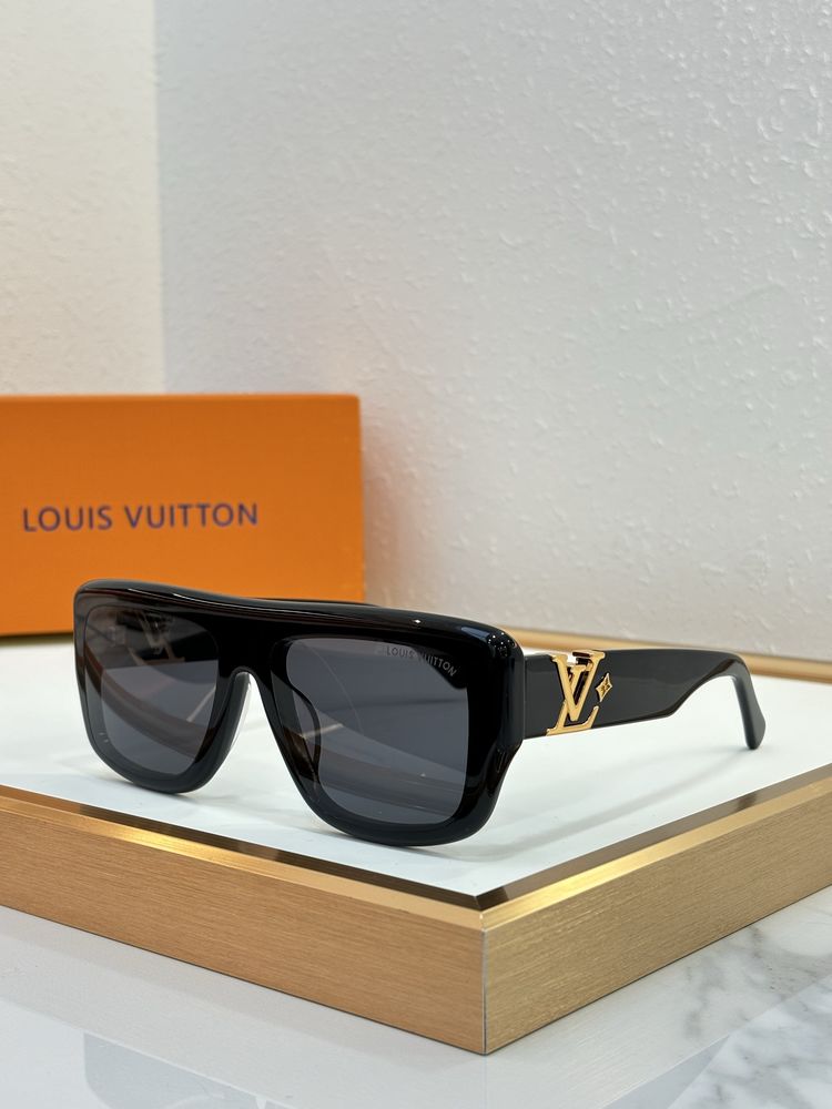 Louis Vuitton Sunglasses LVS00026-1