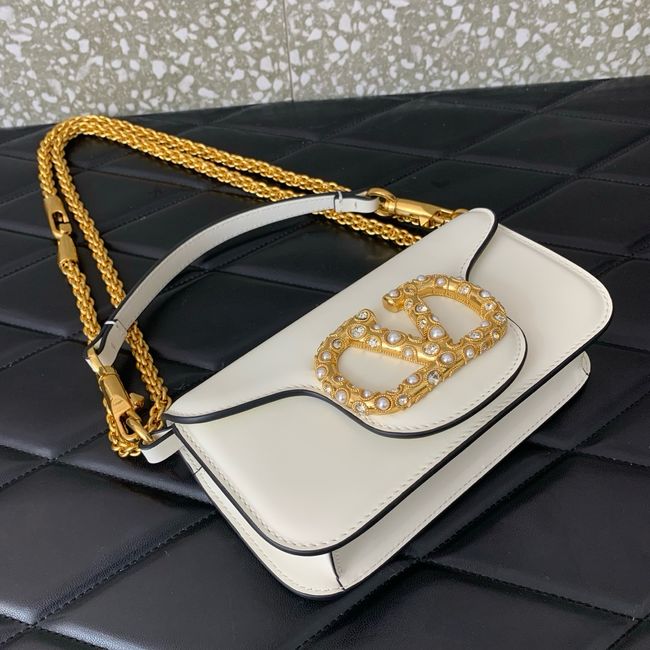 VALENTINO LOCO VLOGO SIGNATURE Small Leather bag WB0K53 ivory VALENTINO LOCO VLOGO SIGNATURE Small Leather bag WB0K53 ivory