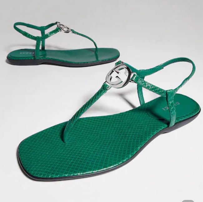 Gucci Womens thong sandal 874699-2