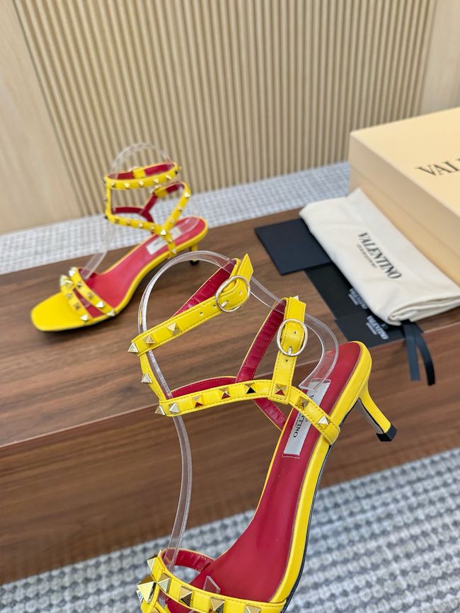 Valentino ROCKSTUD lambskin 65075-4
