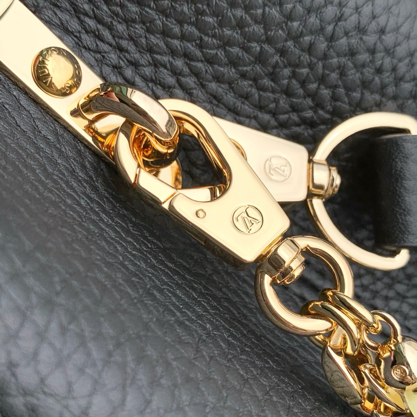 Louis Vuitton Capucines East West Mini M29443 black