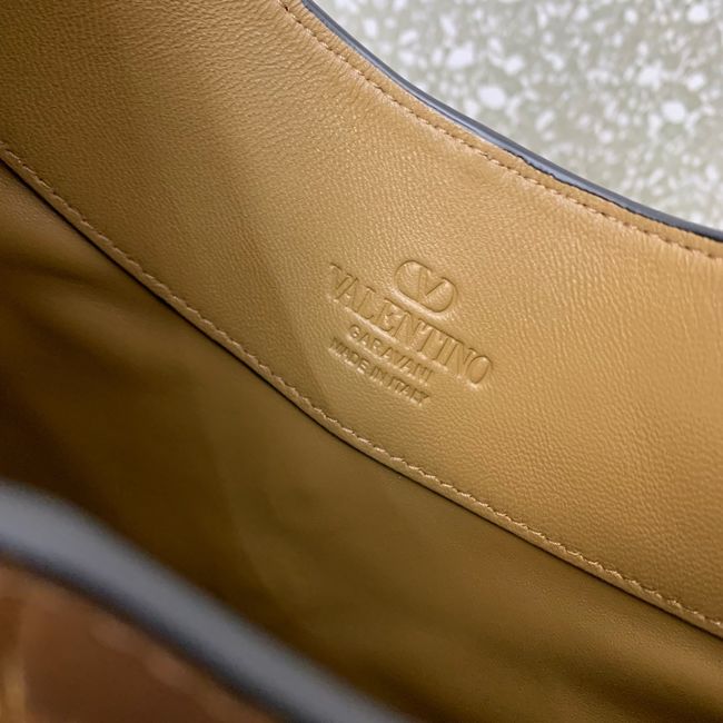 VALENTINO VLOGO calfskin Shoulder Bag 0073 brown