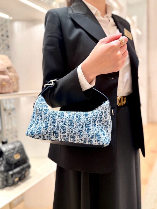 MEDIUM DIORTRAVEL NOMAD POUCH Oblique Jacquard S5554O denim blue