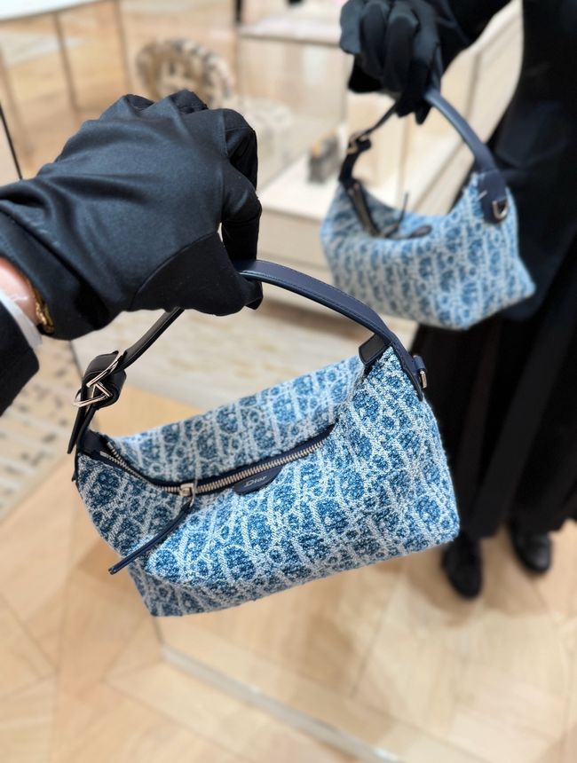 MEDIUM DIORTRAVEL NOMAD POUCH Oblique Jacquard S5554O denim blue MEDIUM DIORTRAVEL NOMAD POUCH Oblique Jacquard S5554O denim blue