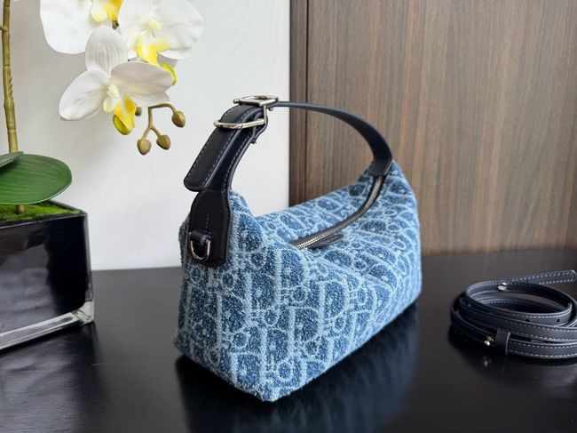 MEDIUM DIORTRAVEL NOMAD POUCH Oblique Jacquard S5554O denim blue MEDIUM DIORTRAVEL NOMAD POUCH Oblique Jacquard S5554O denim blue