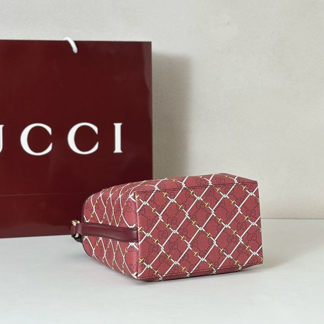 Gucci GG Emblem small bucket bag fabric 815118 red