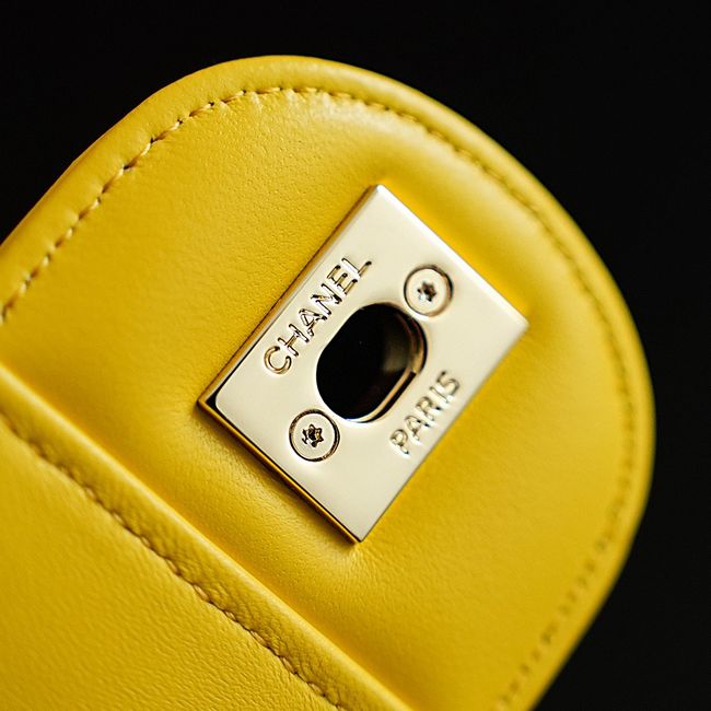 CHANEL Small Flapbag Braided Straw AS6017 yellow CHANEL Small Flapbag Braided Straw AS6017 yellow