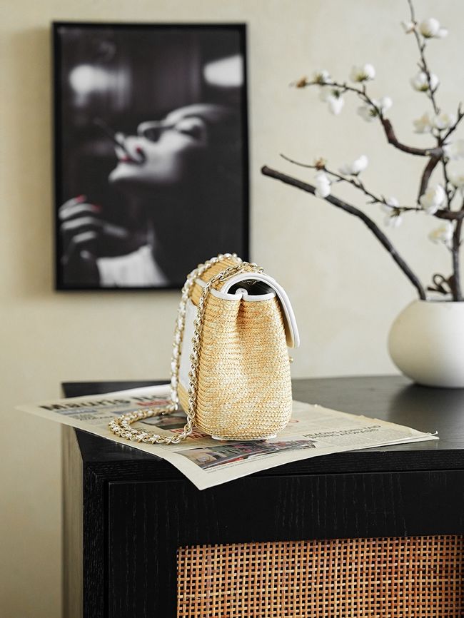 CHANEL Small Flapbag Braided Straw AS6017 white CHANEL Small Flapbag Braided Straw AS6017 white