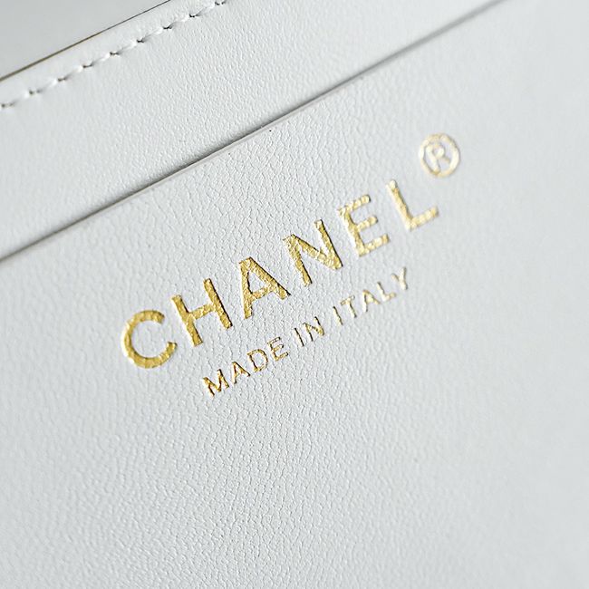 CHANEL Small Flapbag Braided Straw AS6017 white CHANEL Small Flapbag Braided Straw AS6017 white