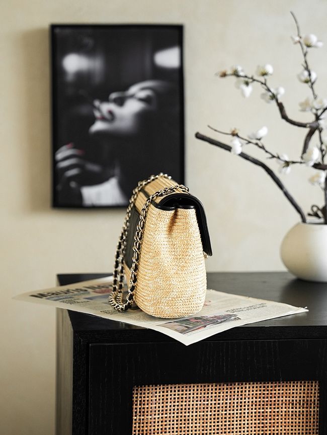 CHANEL medium Flapbag Braided Straw 66992 black CHANEL medium Flapbag Braided Straw 66992 black