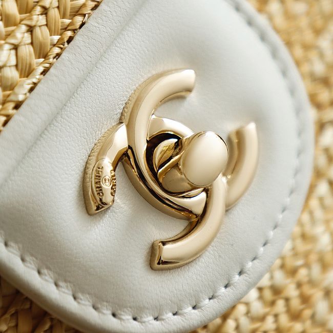 CHANEL medium Flapbag Braided Straw 66992 white CHANEL medium Flapbag Braided Straw 66992 white