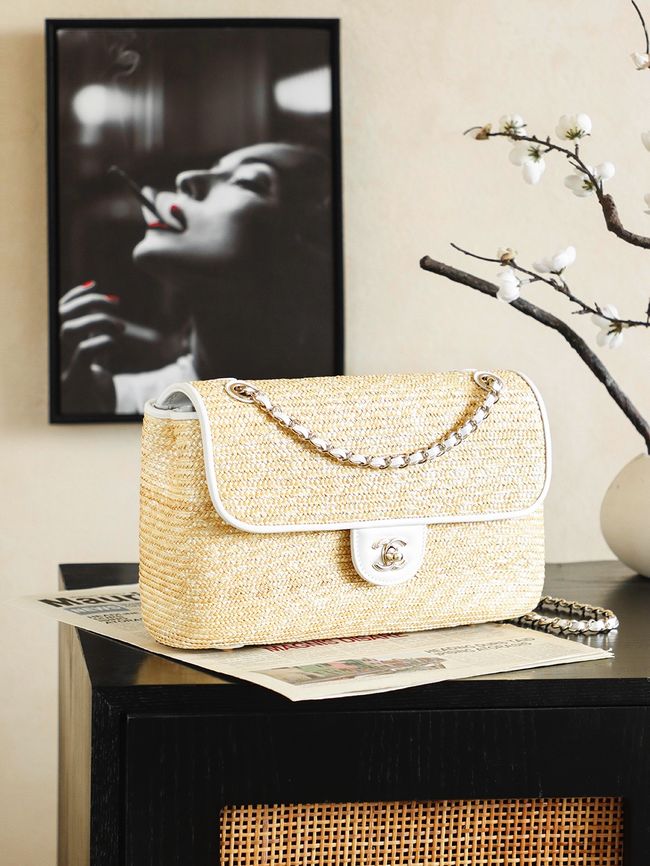 CHANEL medium Flapbag Braided Straw 66992 white CHANEL medium Flapbag Braided Straw 66992 white
