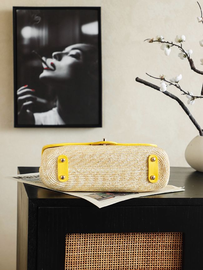 CHANEL medium Flapbag Braided Straw 66992 yellow CHANEL medium Flapbag Braided Straw 66992 yellow