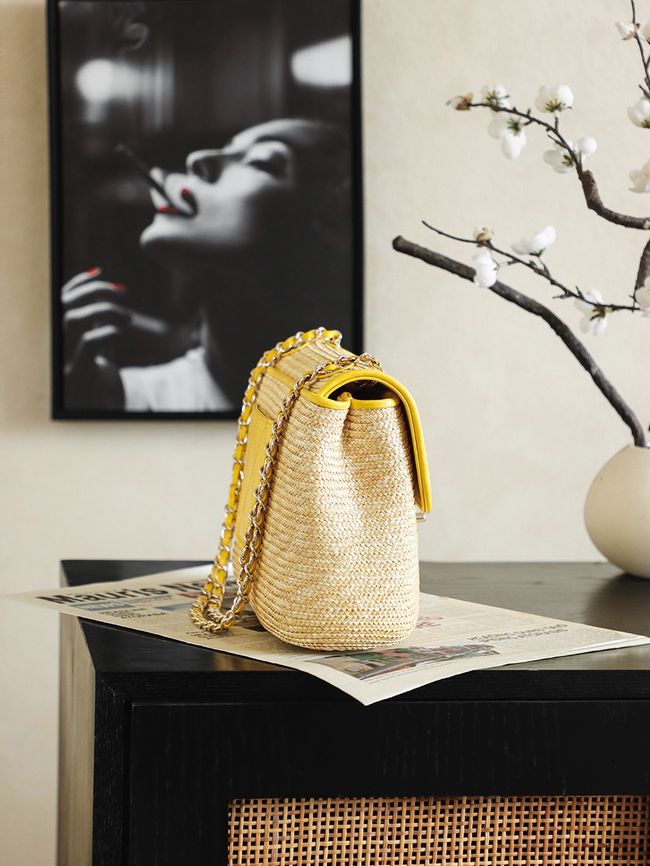 CHANEL medium Flapbag Braided Straw 66992 yellow CHANEL medium Flapbag Braided Straw 66992 yellow