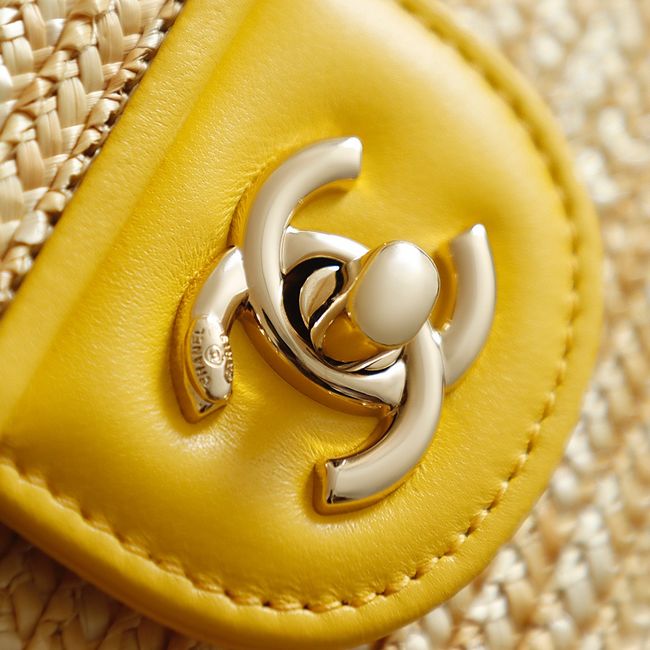 CHANEL medium Flapbag Braided Straw 66992 yellow CHANEL medium Flapbag Braided Straw 66992 yellow