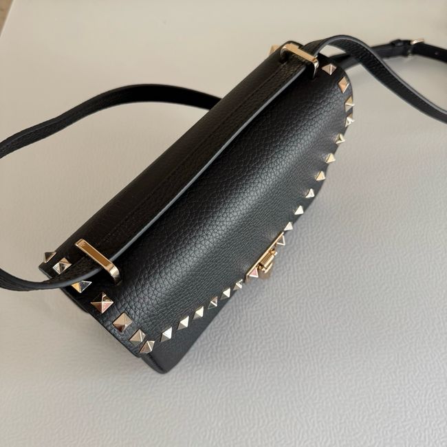 VALENTINO ROCKSTUD Small grained calfskin Shoulder Bag B0T76 black