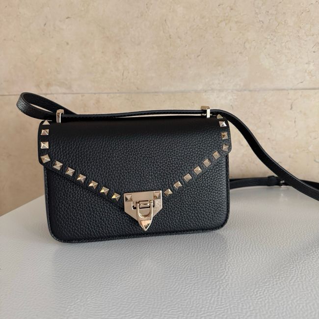VALENTINO ROCKSTUD Small grained calfskin Shoulder Bag B0T76 black