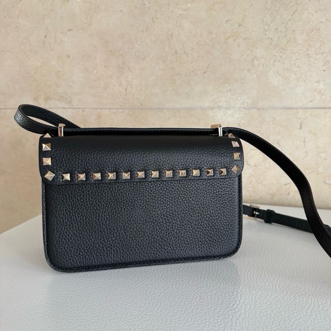 VALENTINO ROCKSTUD Small grained calfskin Shoulder Bag B0T76 black
