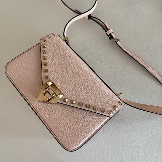 VALENTINO ROCKSTUD Small grained calfskin Shoulder Bag B0T76 pink