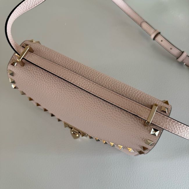 VALENTINO ROCKSTUD Small grained calfskin Shoulder Bag B0T76 pink