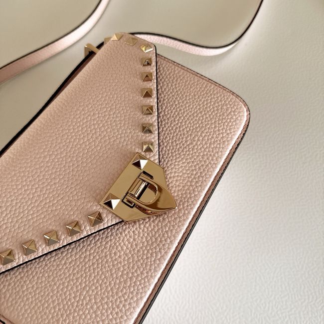 VALENTINO ROCKSTUD Small grained calfskin Shoulder Bag B0T76 pink