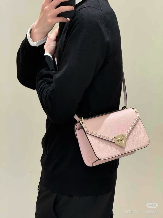 VALENTINO ROCKSTUD Small grained calfskin Shoulder Bag B0T76 pink