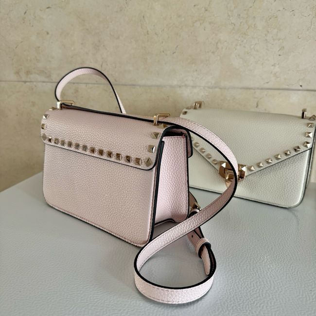 VALENTINO ROCKSTUD Small grained calfskin Shoulder Bag B0T76 pink