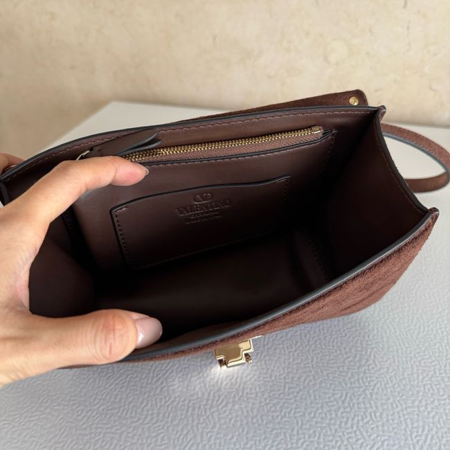 VALENTINO ROCKSTUD Small suede Shoulder Bag B0T76 dark brown VALENTINO ROCKSTUD Small suede Shoulder Bag B0T76 dark brown