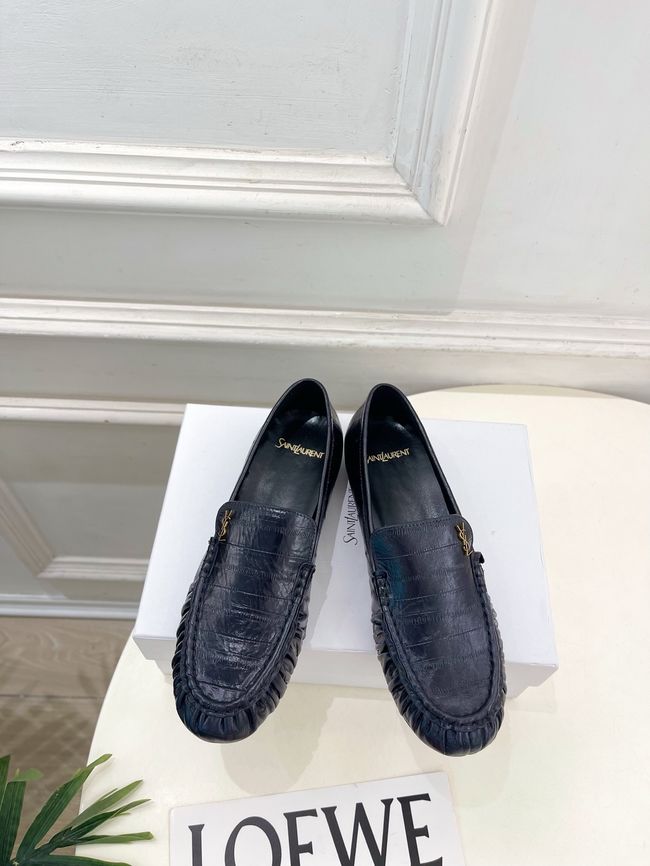 Yves saint Laurent LE LOAFER supple in shiny leather 818908-8