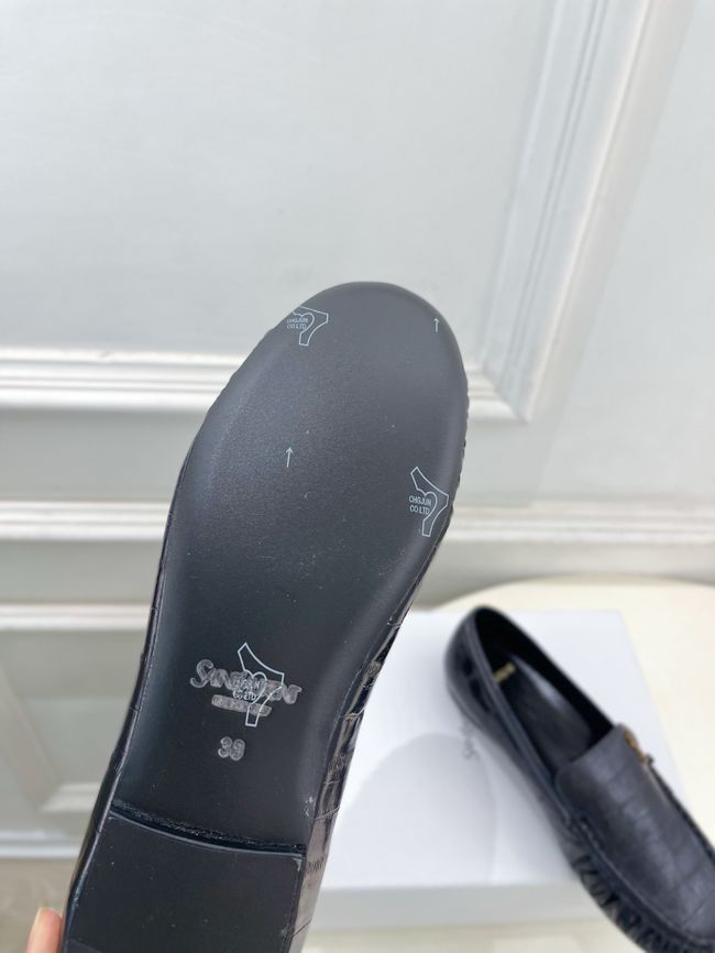 Yves saint Laurent LE LOAFER supple in shiny leather 818908-8