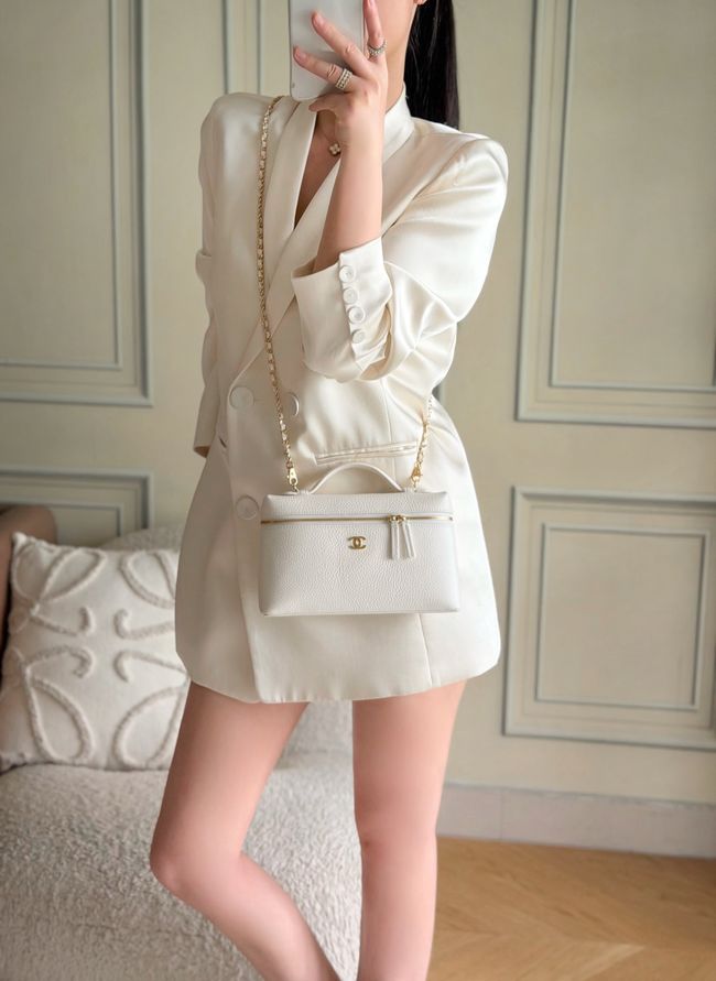 Chanel Large Vanity with chain AP5347 white