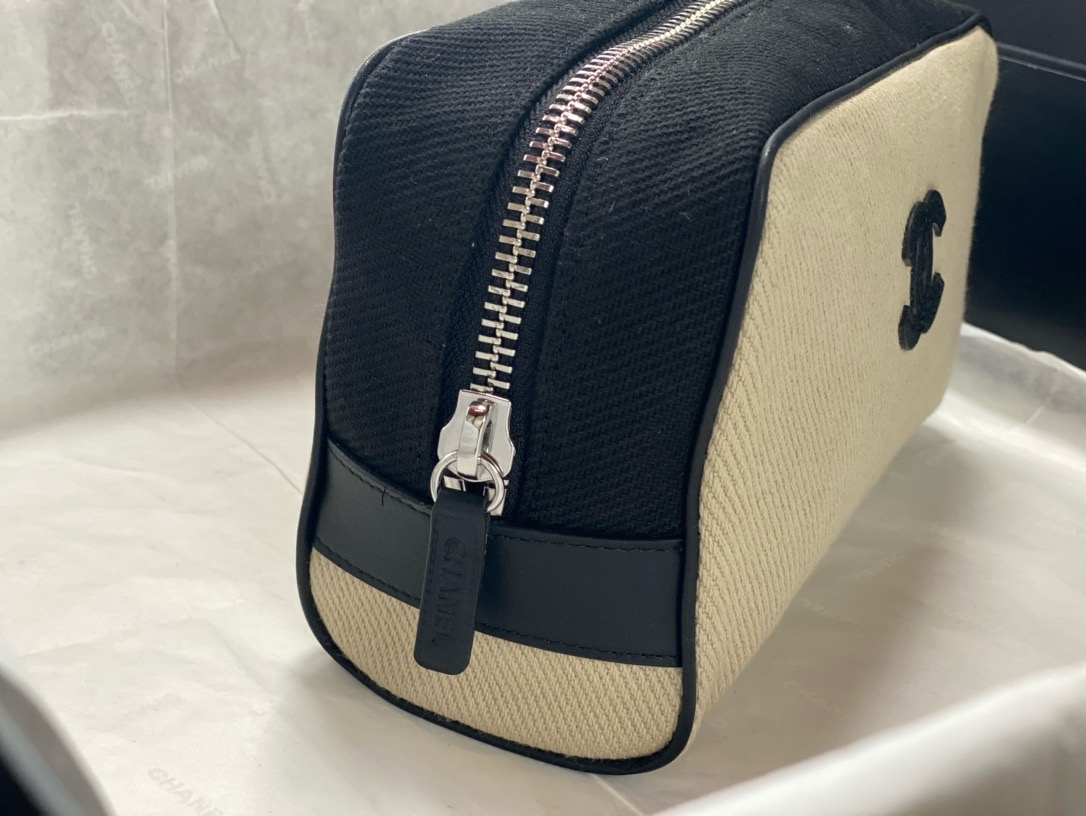 Chanel Large Zipped Pouch AP5267 Beige Chanel Large Zipped Pouch AP5267 Beige