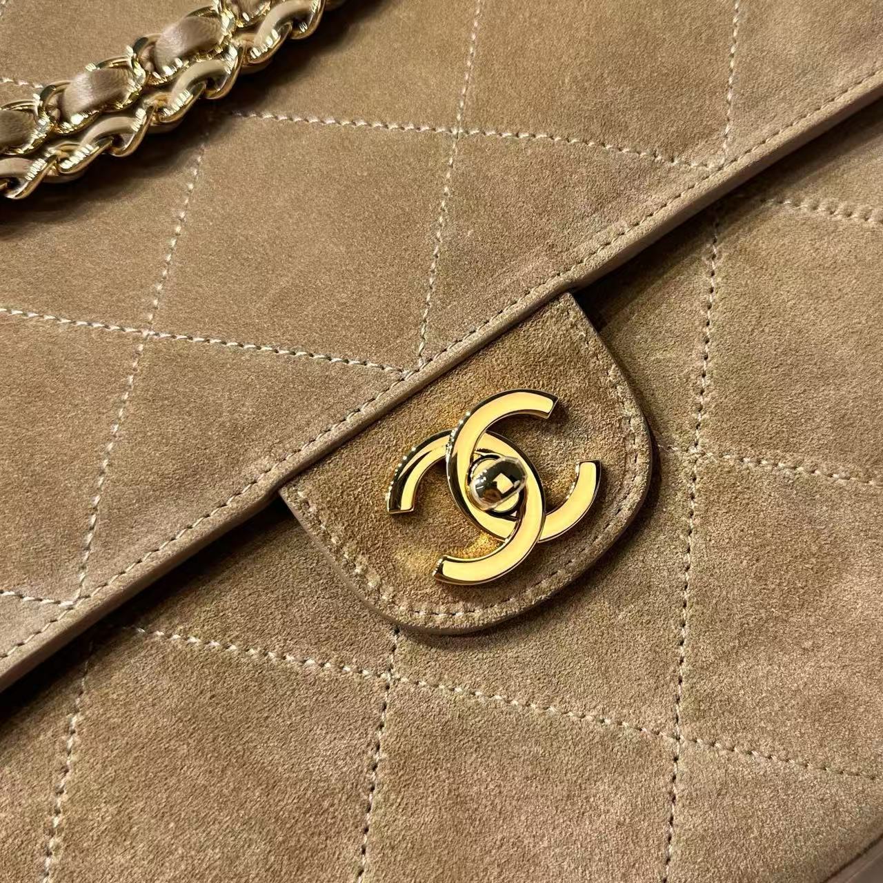 CHANEL Maxi Flapbag Suede Calfskin AS6233 brown CHANEL Maxi Flapbag Suede Calfskin AS6233 brown