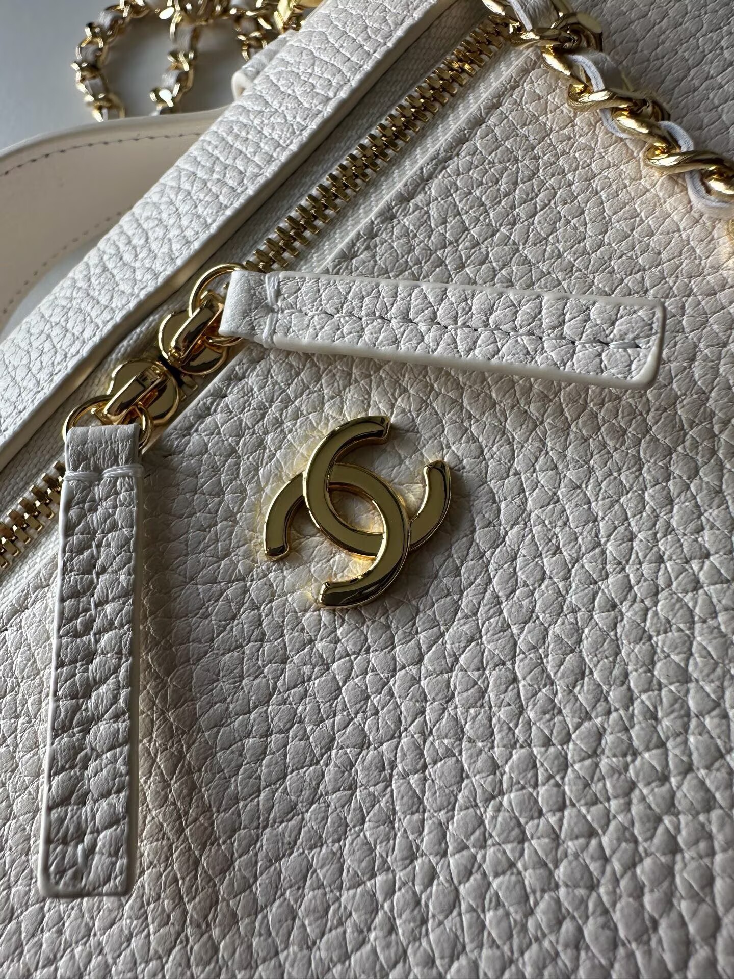 Chanel Vanity With Chain AP5346 White