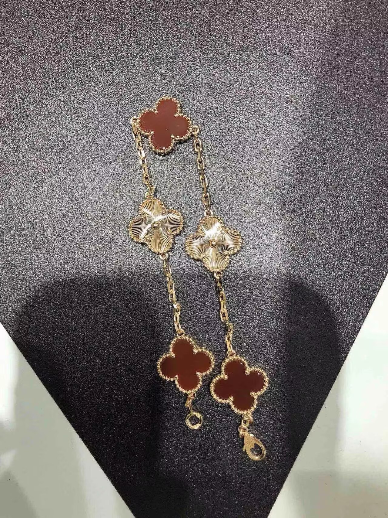Van Cleef & Arpels Vintage Alhambra Bracelet 5 motifs VCARP7RP00 Van Cleef & Arpels Vintage Alhambra Bracelet 5 motifs VCARP7RP00