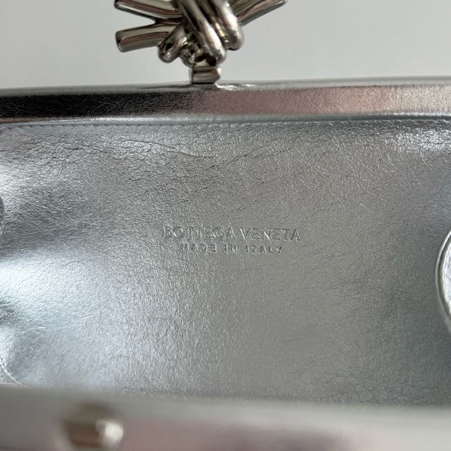 Bottega Veneta Soft Knot Clutch Crystal 06149 Silver Bottega Veneta Soft Knot Clutch Crystal 06149 Silver