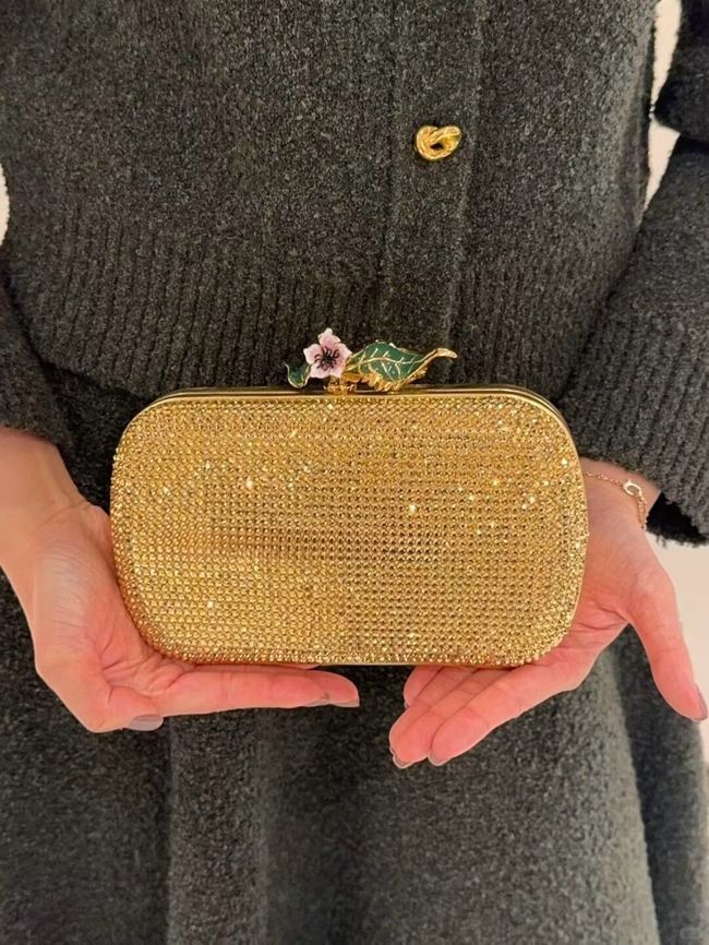 Bottega Veneta Soft Knot Clutch Crystal 06149 gold