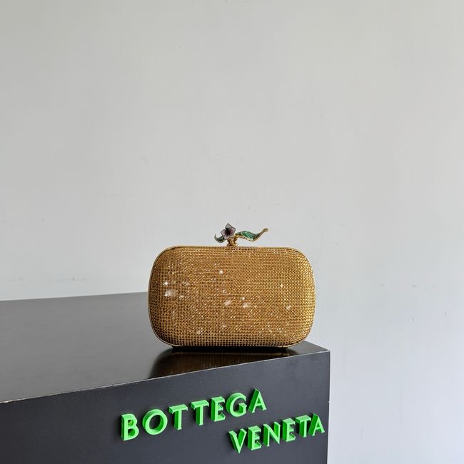 Bottega Veneta Soft Knot Clutch Crystal 06149 gold Bottega Veneta Soft Knot Clutch Crystal 06149 gold