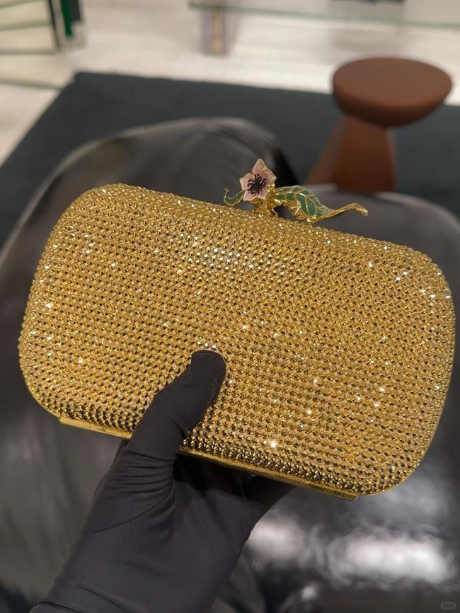 Bottega Veneta Soft Knot Clutch Crystal 06149 gold Bottega Veneta Soft Knot Clutch Crystal 06149 gold